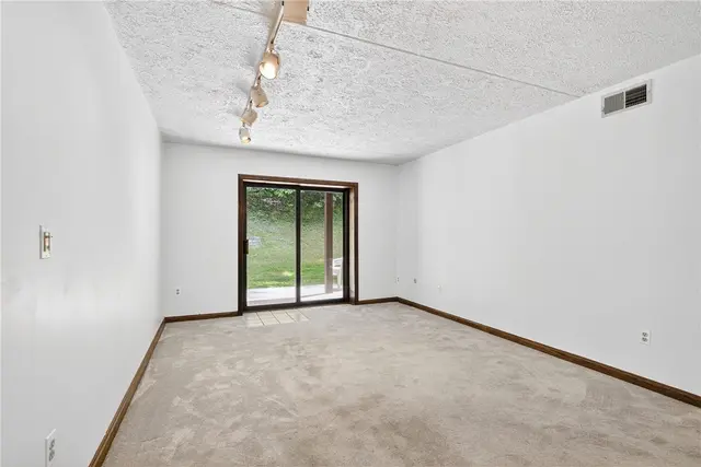2011 Thornberry Dr gallery image 7