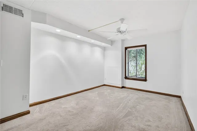 2011 Thornberry Dr gallery image 8
