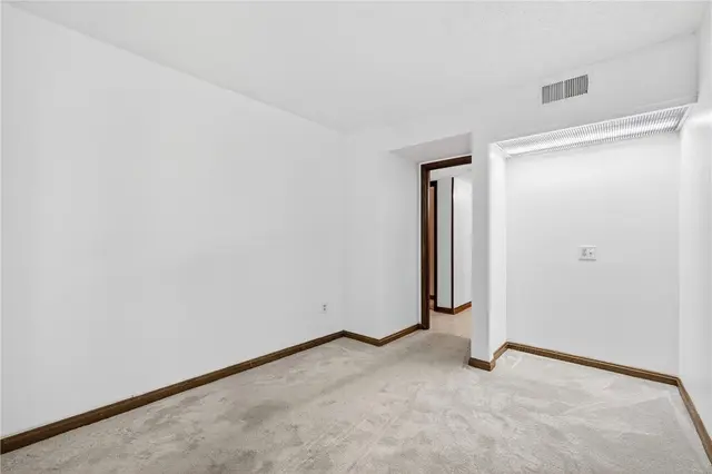 2011 Thornberry Dr gallery image 10