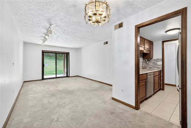 2011 Thornberry Dr gallery image 11
