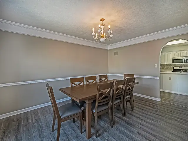 2013 Blossom Dr gallery image 5