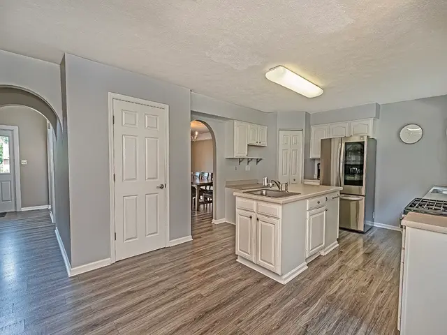 2013 Blossom Dr gallery image 8