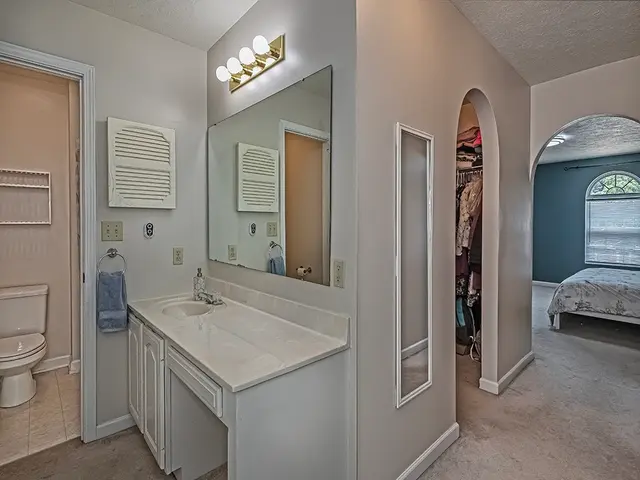 2013 Blossom Dr gallery image 9
