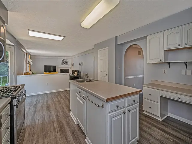 2013 Blossom Dr gallery image 16