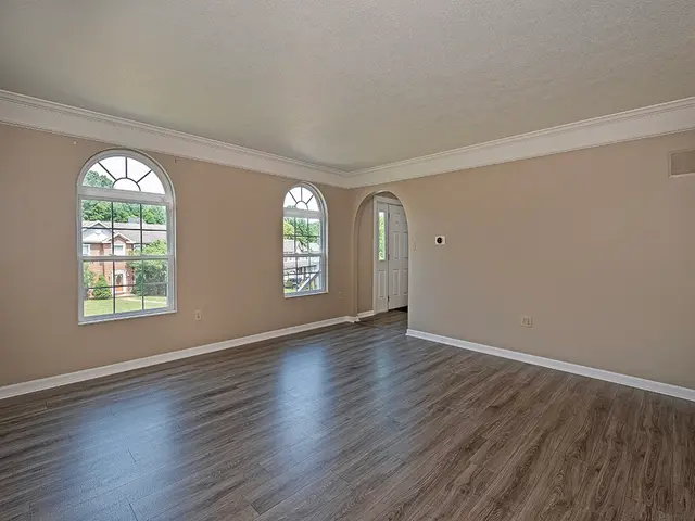 2013 Blossom Dr gallery image 18