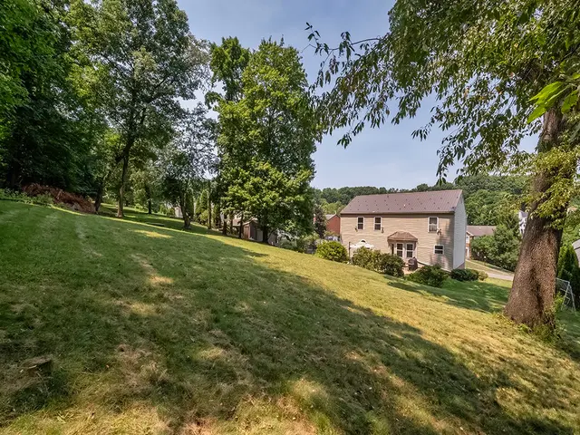 2013 Blossom Dr gallery image 20