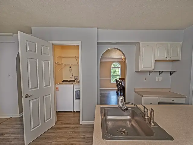 2013 Blossom Dr gallery image 21