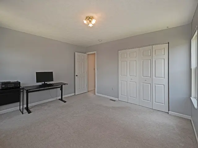 2013 Blossom Dr gallery image 27