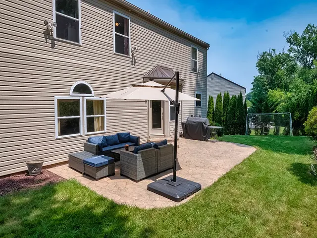 2013 Blossom Dr gallery image 28