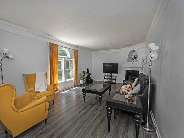 2013 Blossom Dr gallery image 31