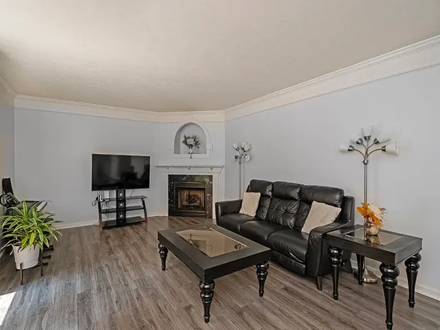 2013 Blossom Dr gallery image 33