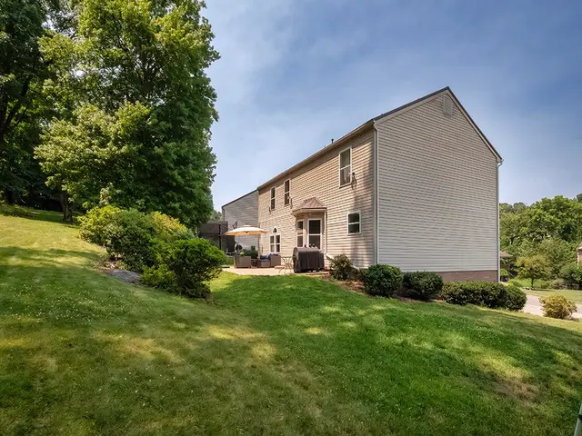 2013 Blossom Dr gallery image 36