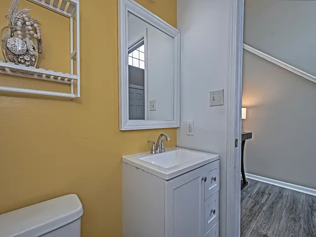 2013 Blossom Dr gallery image 38