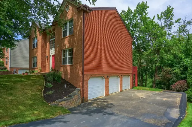 2016 Blossom Drive gallery image 10