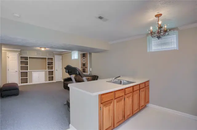 2016 Blossom Drive gallery image 13