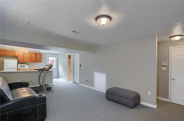 2016 Blossom Drive gallery image 16