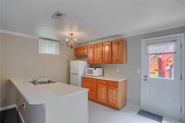 2016 Blossom Drive gallery image 17