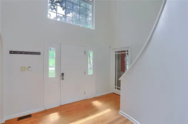 2016 Blossom Drive gallery image 23