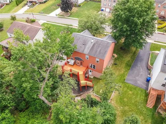 2016 Blossom Drive gallery image 25