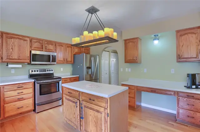 2016 Blossom Drive gallery image 28