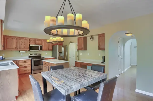 2016 Blossom Drive gallery image 29