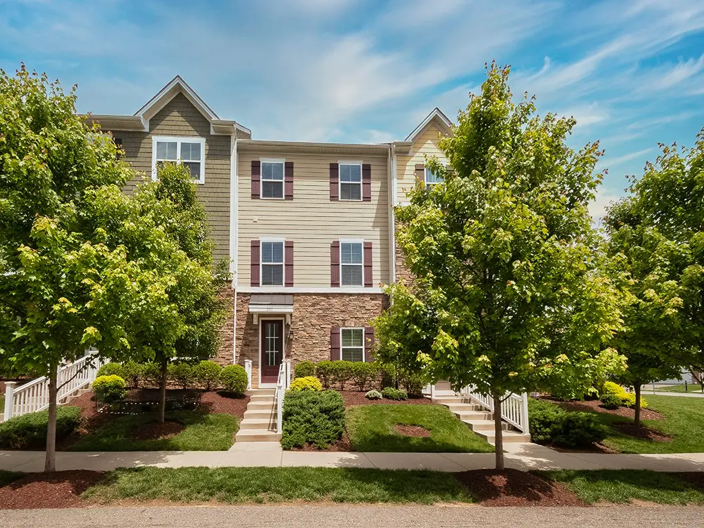 2017 Hemlock Ln