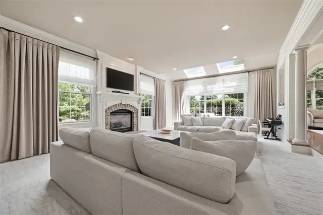 2018 Condor Ln gallery image 3
