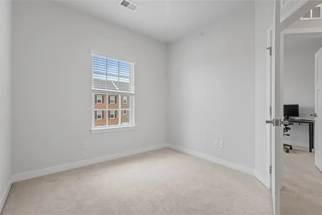 202 Amon St gallery image 7