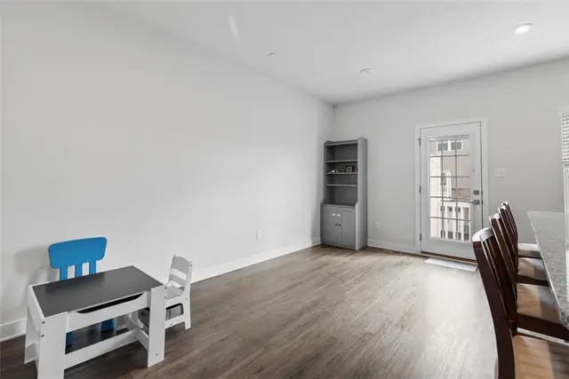 202 Amon St gallery image 14