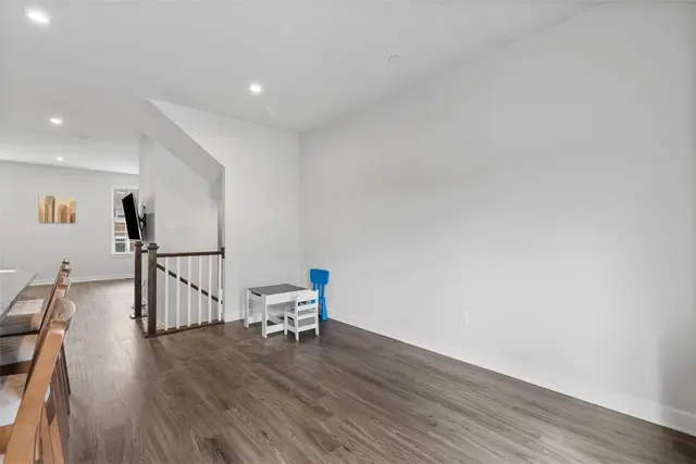 202 Amon St gallery image 15
