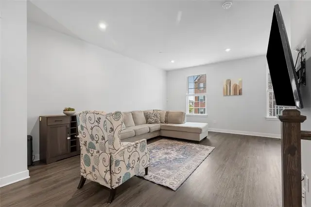 202 Amon St gallery image 25