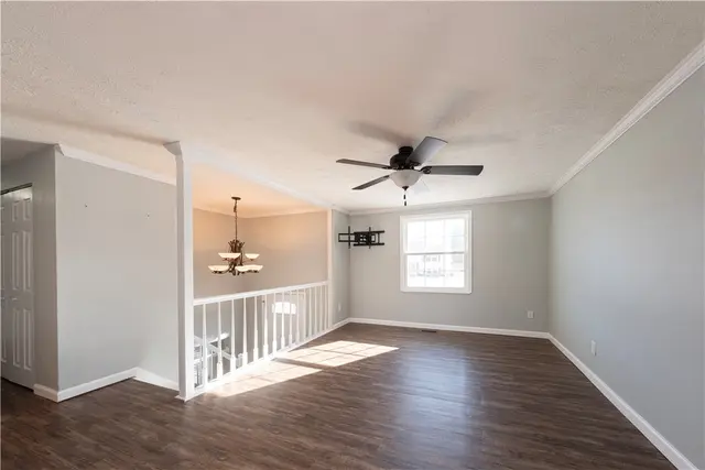 202 Cameron Dr gallery image 5