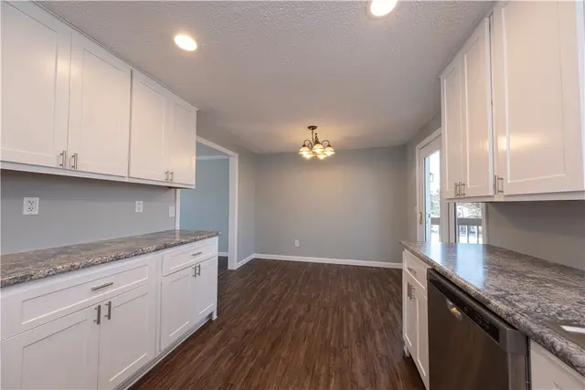 202 Cameron Dr gallery image 7