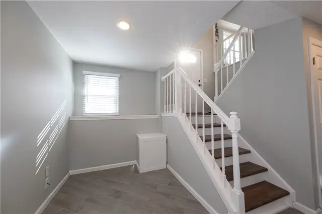 202 Cameron Dr gallery image 10