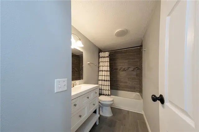 202 Cameron Dr gallery image 15