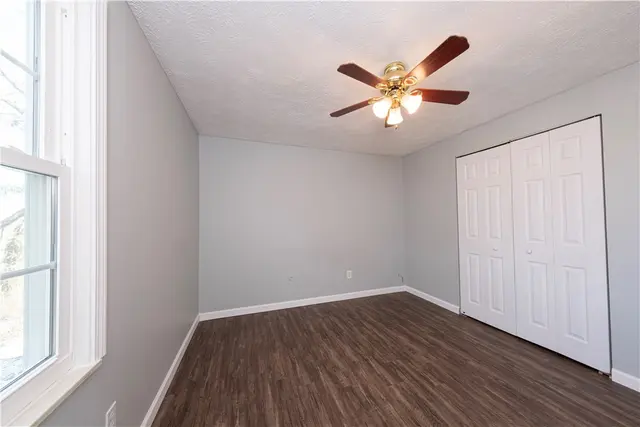 202 Cameron Dr gallery image 19