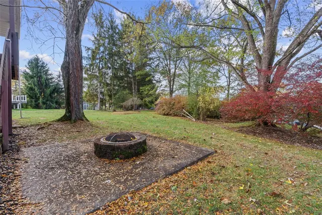 202 Cameron Dr gallery image 29