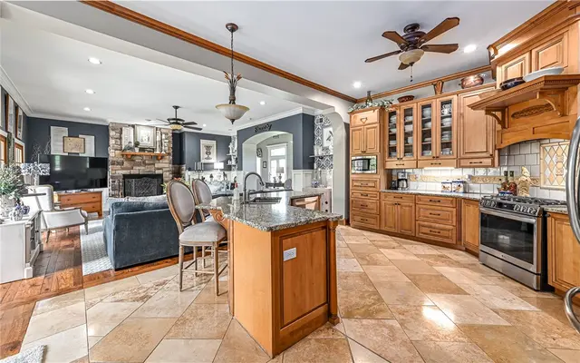 202 Rolling Hills Drive gallery image 12