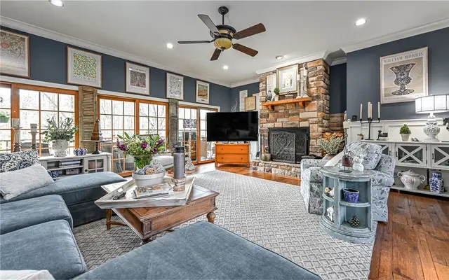 202 Rolling Hills Drive gallery image 13
