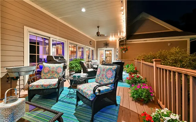 202 Rolling Hills Drive gallery image 18