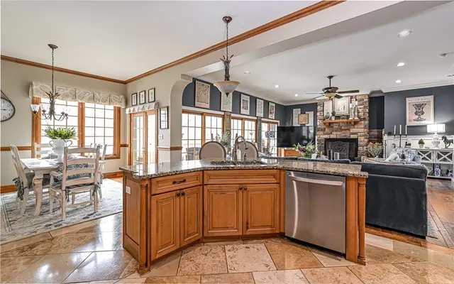 202 Rolling Hills Drive gallery image 31