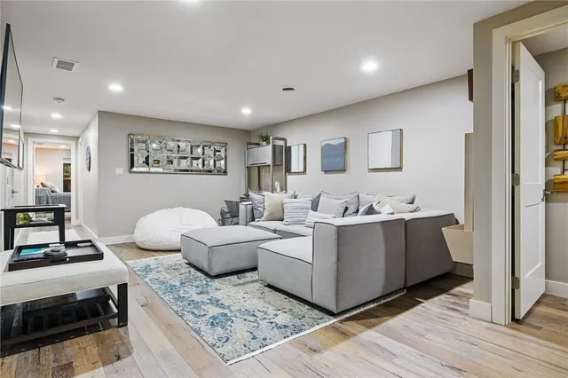 202 Woodlawn Rd gallery image 22