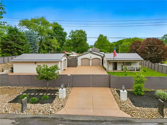 202 Woodlawn Rd