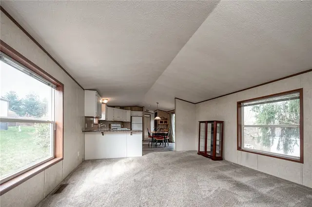 203 Forest Dr gallery image 5