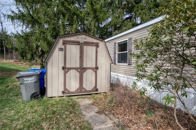 203 Forest Dr gallery image 10