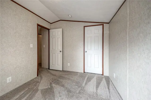 203 Forest Dr gallery image 14