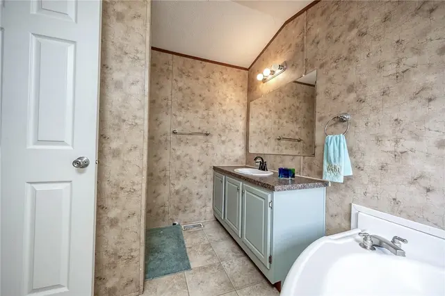203 Forest Dr gallery image 24
