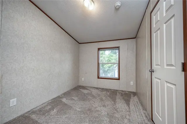 203 Forest Dr gallery image 26