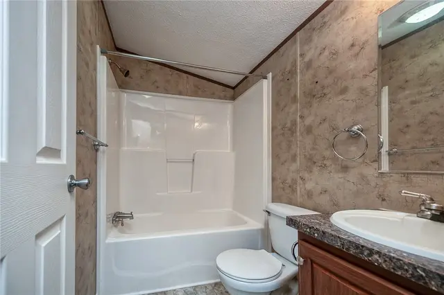 203 Forest Dr gallery image 28