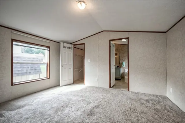203 Forest Dr gallery image 29